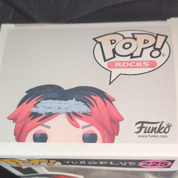 YUNGBLUD Funko Pop Figure with Red Hair 225 EX - Picture 6 of 9